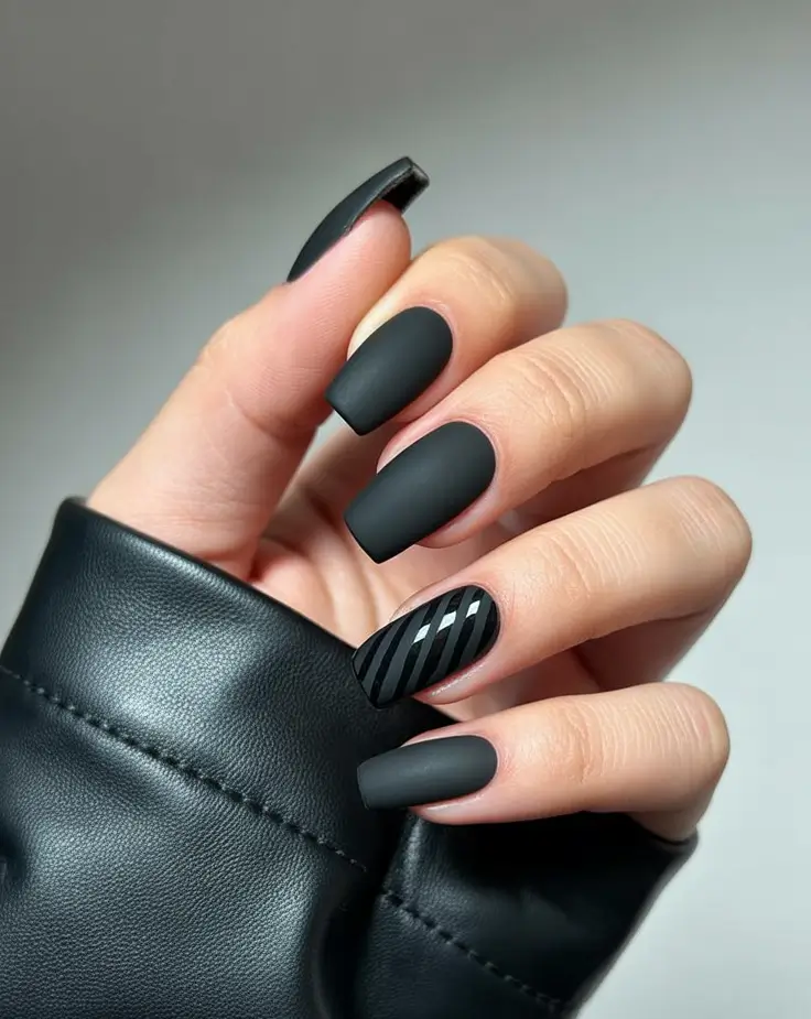 Dark Fall Nail Designs 2025 – Monochrome Tuxedo Stripes (Matte Square)