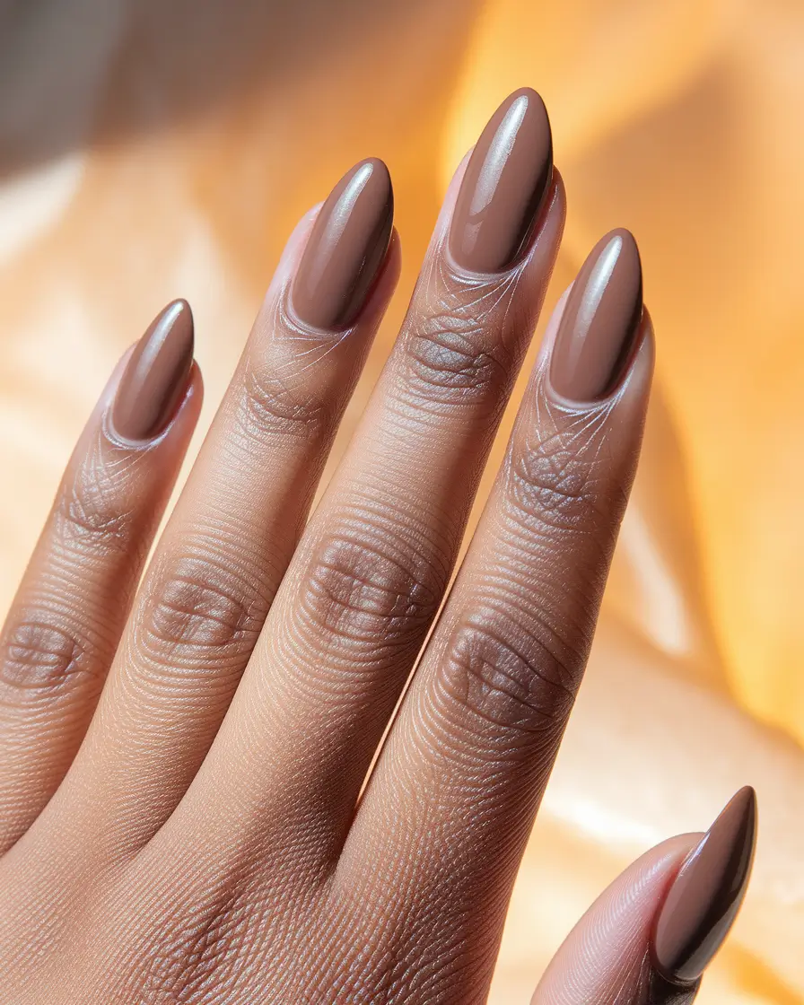 Trendy Fall 2025 Nail Colors for Dark Skin – Milk Chocolate Glaze