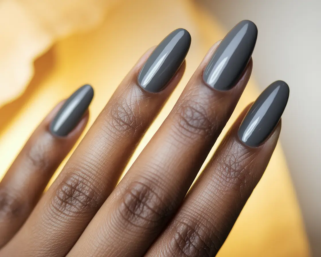 Trendy Fall 2025 Nail Colors for Dark Skin – Charcoal Cashmere Creme