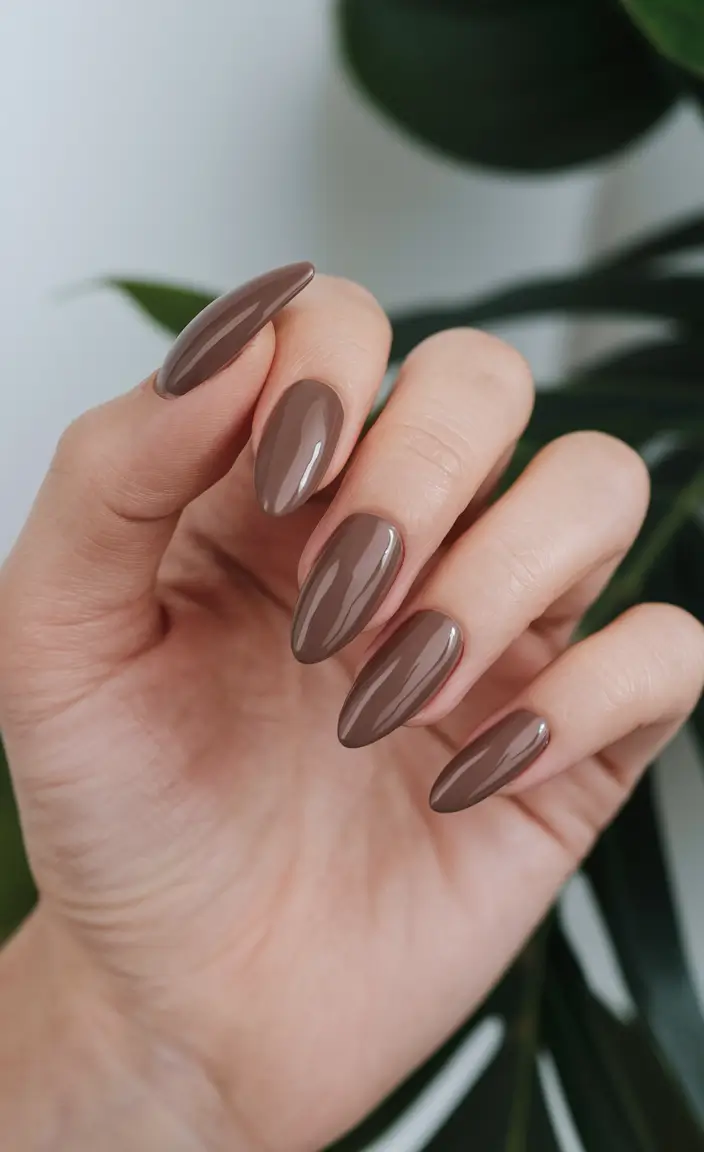 Elegant and Subtle Fall Nails 2025: Timeless Designs for a Soft Seasonal Look