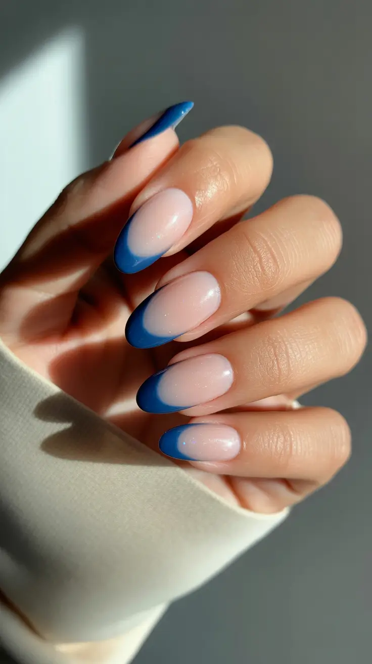 Trendy French Tips Winter 2025–2026: Elegant White, Almond, and Glitter Nail Designs